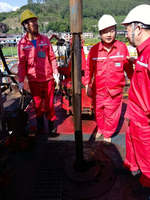 Компания Sichuan Conqueror достигла выдающихся результатов в предоставлении услуг по извлечению коррозированных нефтяных труб.-1